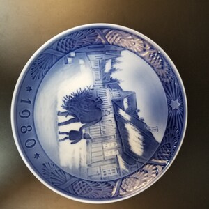 Copenhagen Porcelain Bing & Grondahl Christmas Plate Bringing Home the Christmas Tree 1980