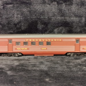 Vintage Athearn HO Scale Pennsylvania Passenger Car #4902 con acopladores de nudillos