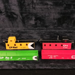Vintage HO Scale Lot of 4 Hard Shells For Different Wagon Types Caboose CP Rail CN Red