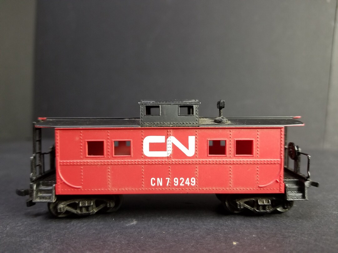 Lifelike HO Scale Canadian National Caboose Car CN 79249 Red and Black