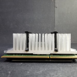 Unidade de processador Intel Pentium III vintage com dissipador de calor de 500 MHz, cache de 512 k, não testado