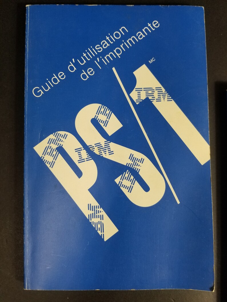 Puede incluir: Una gu&iacute;a de uso de la impresora de color azul con el t&iacute;tulo "Guide d'utilisation de l'imprimante" y el logotipo de IBM en blanco.