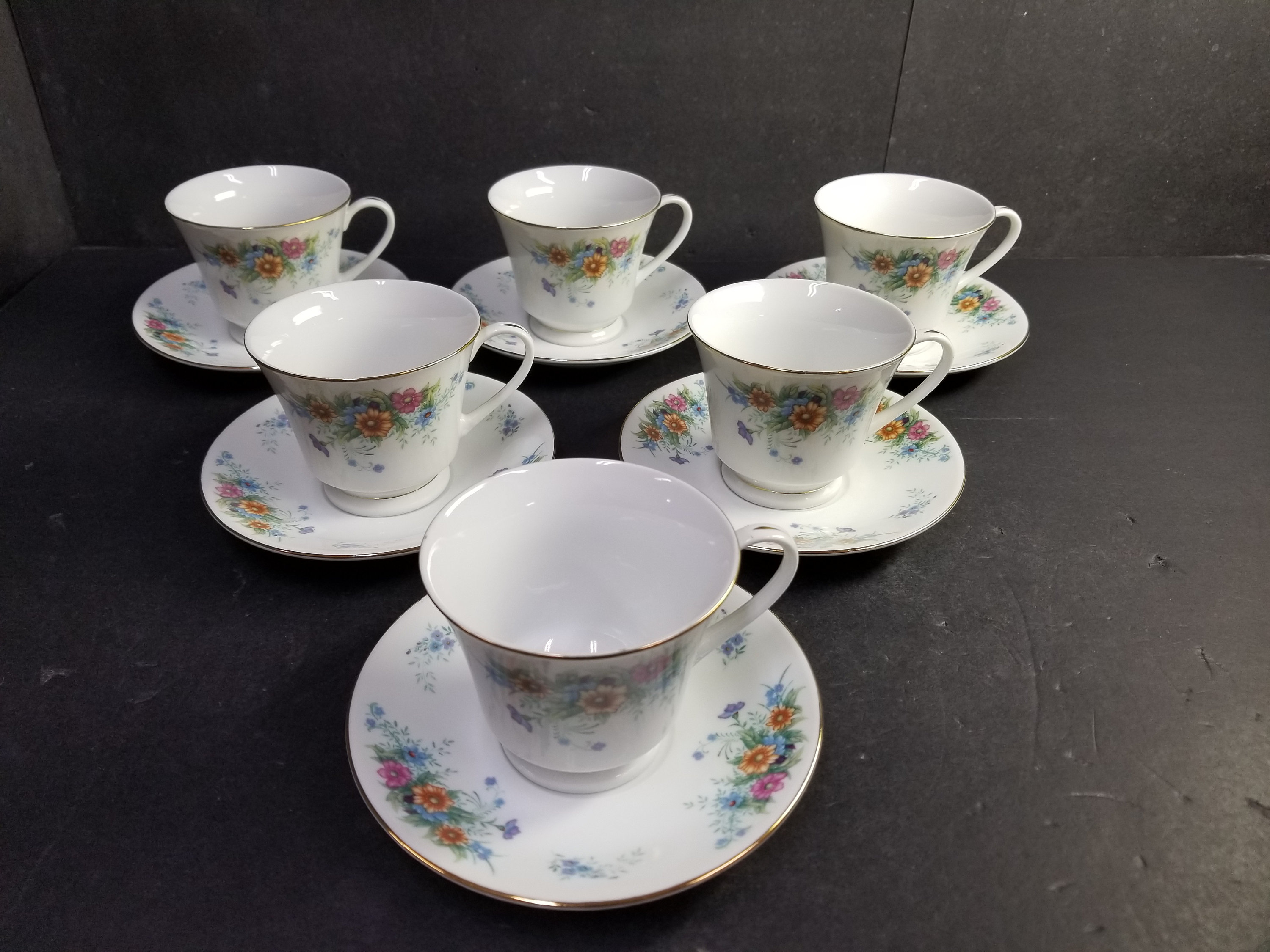 user_aed8ed66カップソーサー ヴィンテージ陶器 花柄 ソーサーとカップ 孔雀の刻印 H.9 6個セット