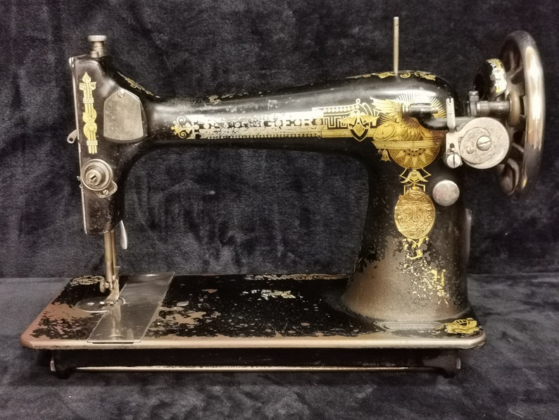 Antique 1920 Singer 127 Sphinx Sewing Machine Head Only Working Parts image 1