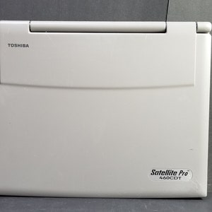 Vintage Toshiba Stallite Pro 460CDT voor onderdelen geen batterij