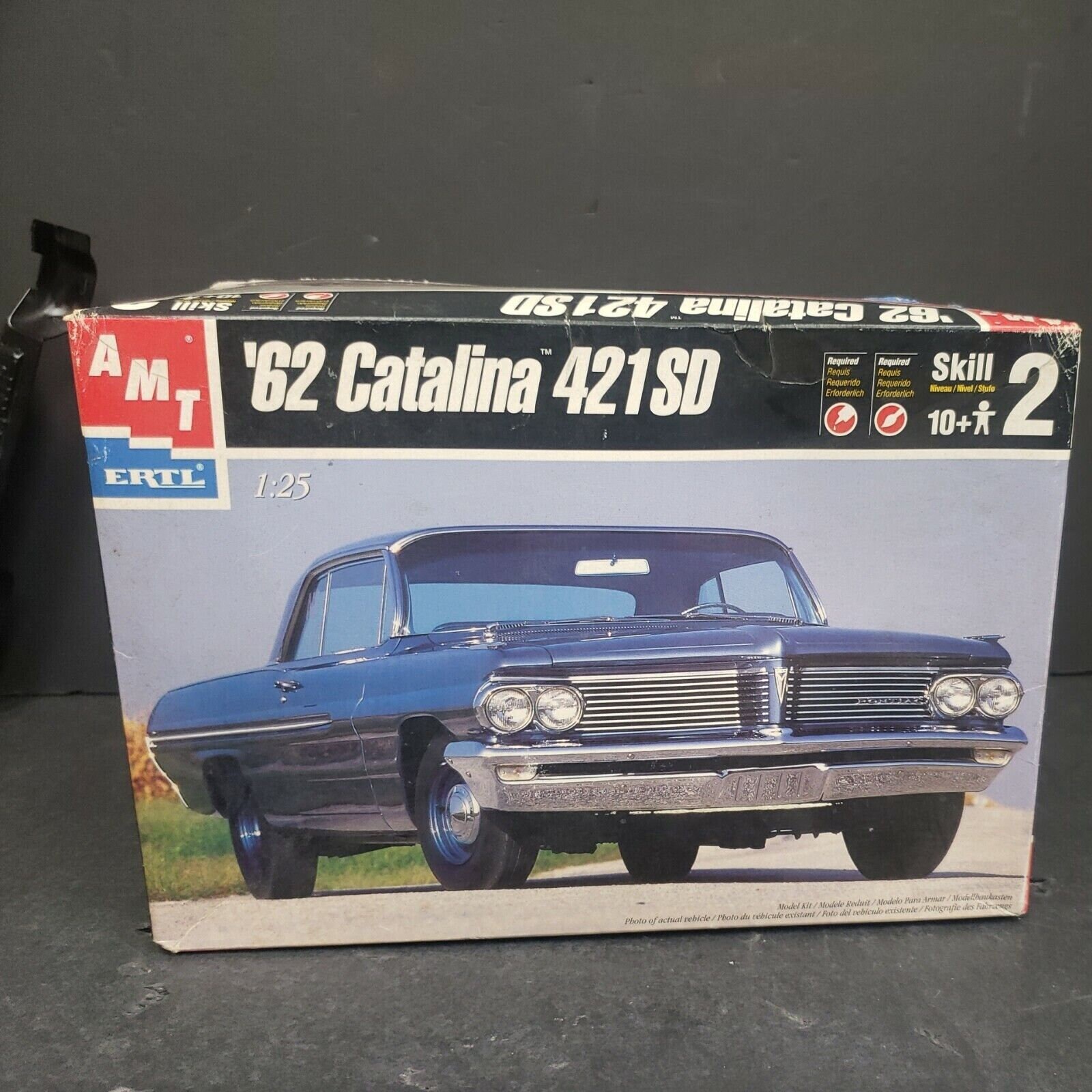 新品 1/25 レベル キャデラック フリートウッドクーペ