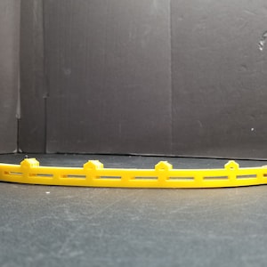 Aurora AFX Slot Car Drop In Fence Retainer Lot van 10 Geel