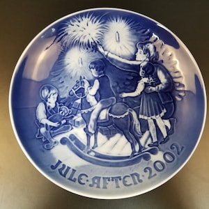 Copenhagen Porcelain Bing & Grondahl Christmas Plate Christmas Eve 2002