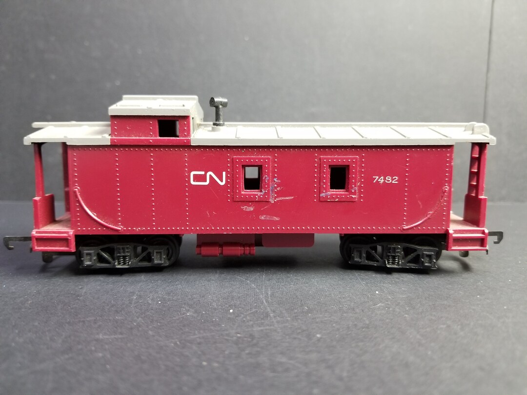 Lot 2 - A rare TRI-ANG TT Gauge T7 train set