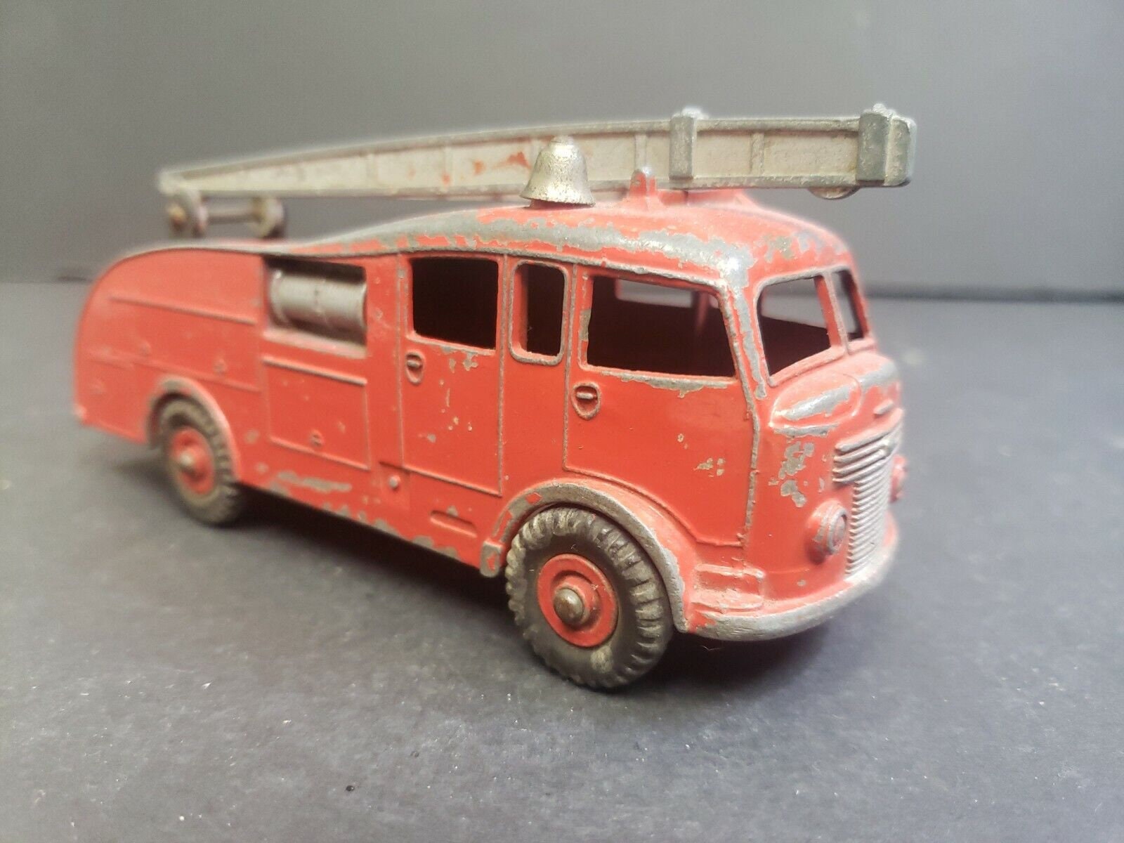 Camión de bomberos Dinky Toys 32E Berliet - Buen estado con escalera rota