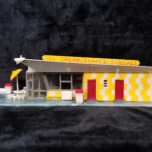 Vintage HO Scale Ice Cream Shakes Sundaes Building