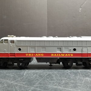 Tri-ang Railways OO/HO F3 Diesel Engine Dummy - A Treasure for Tri-Ang Collectors!