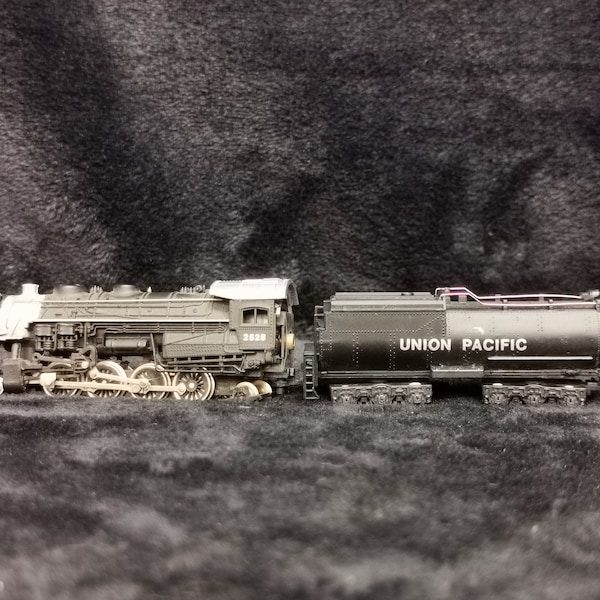 Vintage Bachmann N Scale Steam Locomotive Mikado Union Pacific 2528 Black and Silver with Tender For Parts