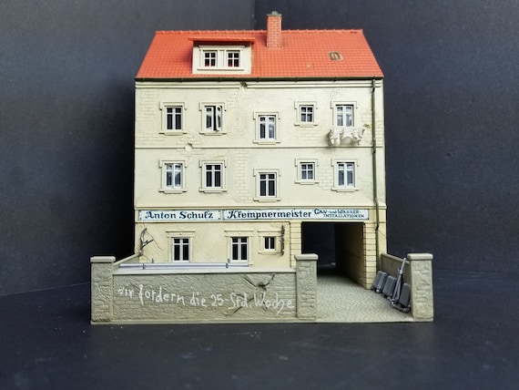 Pola HO Scale Anto Schulz Town House Plumber's Workshop Building
