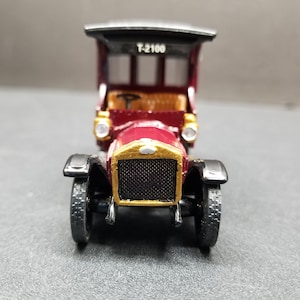 Matchbox Diecast Models of Yesteryear Renault Helston G,W,R Post Car Delivery Dark Red