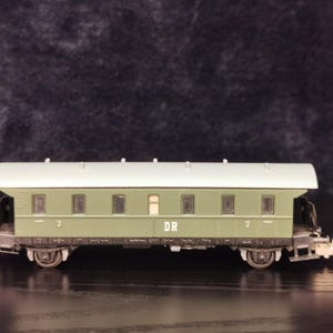 Voiture de tourisme de deuxième classe Zeuke Deutsche Reichsbahn DR à l&#39;échelle TT vintage verte pour aménagement de train miniature
