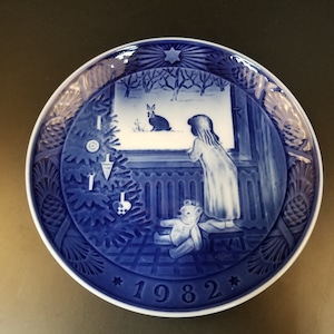 Copenhagen Porcelain Bing & Grondahl Christmas Plate Waiting for Christmas 1982