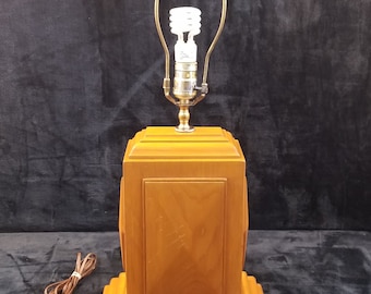 Lampada da tavolo alta vintage in legno di metà secolo, con paralume in tessuto, 26 pollici