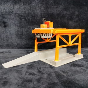 Vintage Tyco HO Scale Model Railroading Operating Piggyback Loader Building Kit Built Up