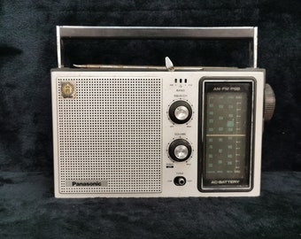 Vintage Panasonic AM FM Radio RF-1005 - Works Great Cosmetic Damage