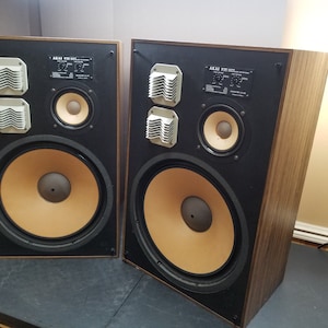 Vintage Akai Pair of 3-way Speaker System Model SW-177 Working