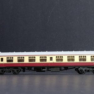 HO OO Scale Mainline 37-01 Br Sk 2nd Class Coach Passenger Car Crimson Cream #W24720 RARE