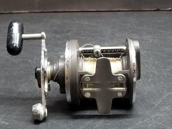 Vintage Daiwa Japan Fishing Reel Good Condition -  Canada