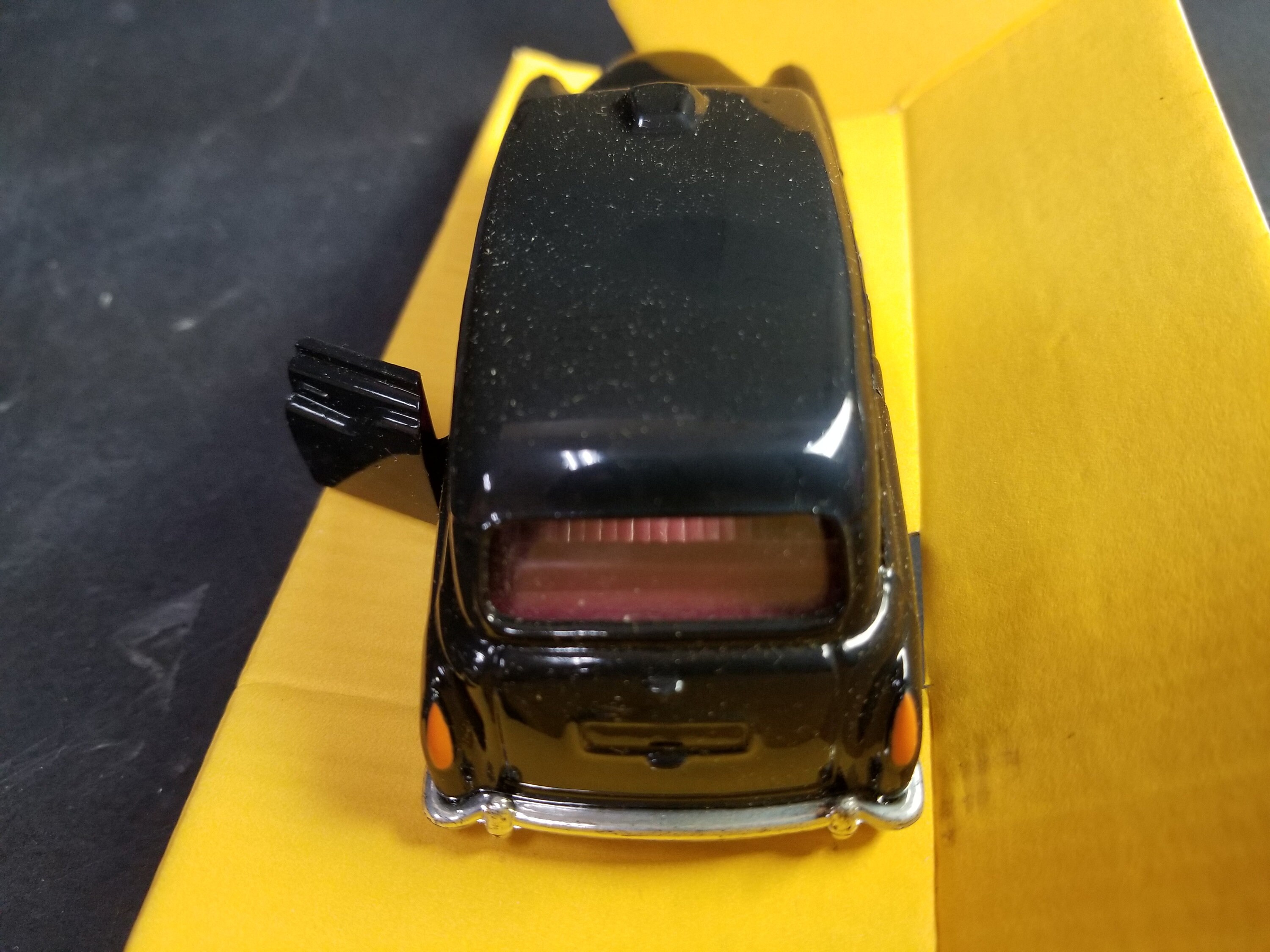 CORGI CC85927 Scala 1/36 AUSTIN LONDON TAXI LTI TX4 2007 - THE BEATLES - TWIST A