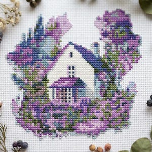 Modèle de point de croix PDF « Maison lavande » - glycine, fleurs d'été, style floral moderne, fleurs violettes - téléchargement instantané #CS97