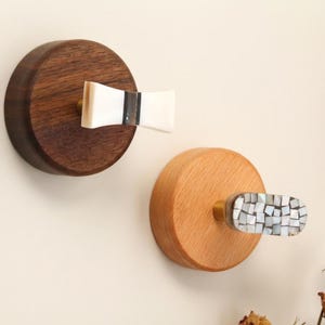 Crochet mural rond en bois de hêtre, noyer, bouton en forme de coquillage, crochet pour porte-serviettes de bain, support mural personnalisé, patère pour vêtements, crochet pour casquettes en bois, crochet pour sac à clés