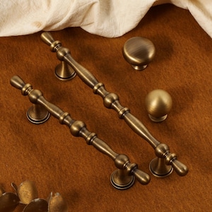 Tirador de armario de latón antiguo vintage, pomo de bola para cajón, pomo redondo para tocador, tirador de armario grabado personalizado, herrajes para muebles, tirador de armario de latón