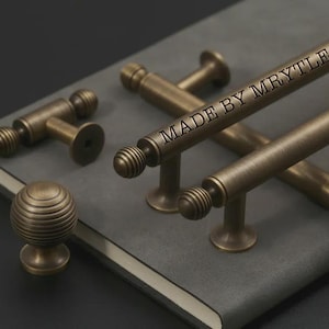 Manijas largas de latón antiguo para gabinetes, manijas para cajones y tocadores, tiradores para gabinetes con grabados personalizados, herrajes para muebles modernos, tiradores de barra en T para armarios.
