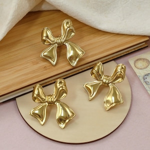 Bow Drawer Pulls Knäufe, Schlafzimmerschrankknöpfe, Custom Gravierte Mädchenzimmer Schranktürgriffe, massive Messing Dresser Hardware Knäufe Griffe