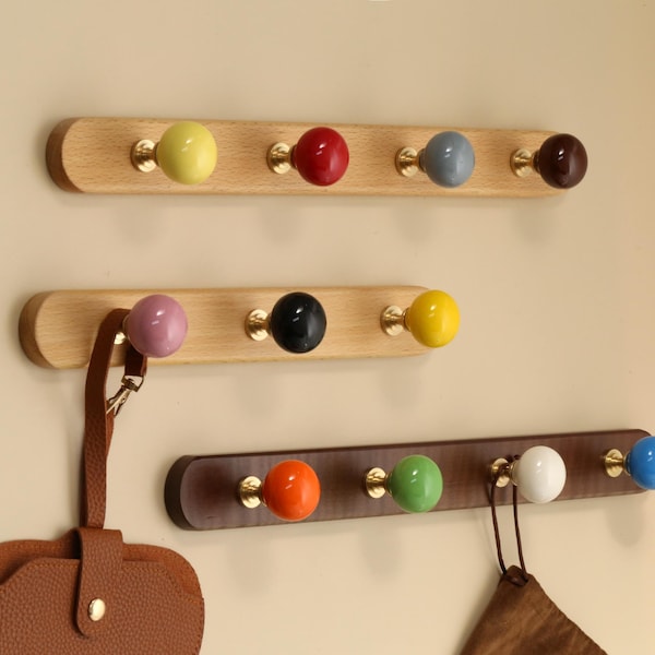 Gancio da parete in faggio e noce con sfera in ceramica, gancio per cappello, gancio per cappotto in legno, decorazione in vimini con incisione personalizzata, portasciugamani, decorazione da parete per cameretta dei bambini