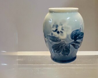 Bing & Grøndahl  Christmas Rose Miniature Vase