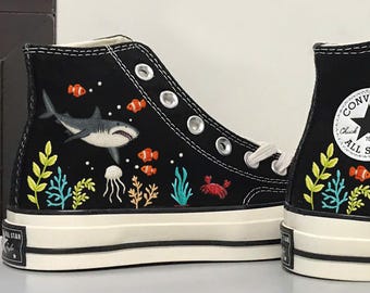 サメの刺繍入りコンバース チャックテイラー 70年代 - 海の動物の刺繍入りコンバーススニーカー - ダイバーズへのギフト