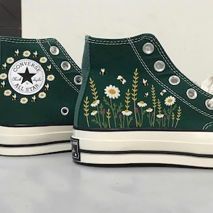 Embroidered Daisy Converse Chuck Taylor 70s: Floral Bee Sneakers