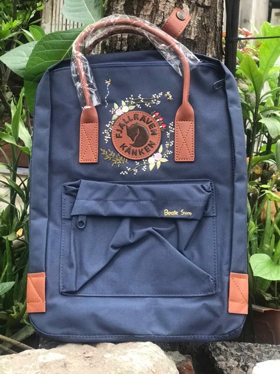 Custom Embroidered Fjallraven Kanken Backpack: Floral & Bee  display picture 3