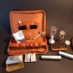 Borsa vintage per l'igiene personale / Set per l'igiene personale da uomo anni '60 / Kit da barba / Custodia in pelle / Contenuto originale / Jugoslavia