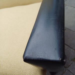 Vintage Sessel / Polsterstuhl / Beige-Schwarzer Polstersessel / Fake Leder Handauflagen Bild 4