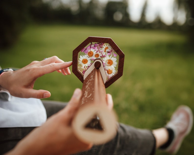 Kids VALENTINES DAY Kaleidoscope , DIY Crafts Flower Kaleidoscope in a Gift Box by The Original Dreamer Kids 画像 3