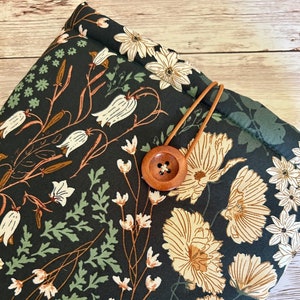 Cottagecore Wildflowers padded book sleeve | tablet cover | button closure | Kindle sleeve | book gift | floral bookish gift | forestcore