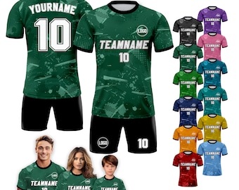 Puede incluir: Camiseta de fútbol verde y negra con un número 10 blanco y el texto "TEAMNAME" y "LOGO". La camiseta se muestra en un maniquí con un fondo blanco. También se muestran varias otras camisetas de fútbol de diferentes colores en el fondo.