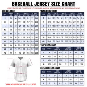 Pode incluir: Tabela de tamanhos de camisas de beisebol com medidas em polegadas e cent&iacute;metros. Inclui tabelas de tamanhos para homens, mulheres, jovens e pr&eacute;-escolares. A tabela mostra o tamanho da camisa, o peito, o comprimento e as mangas. Uma camisa de beisebol &eacute; mostrada.