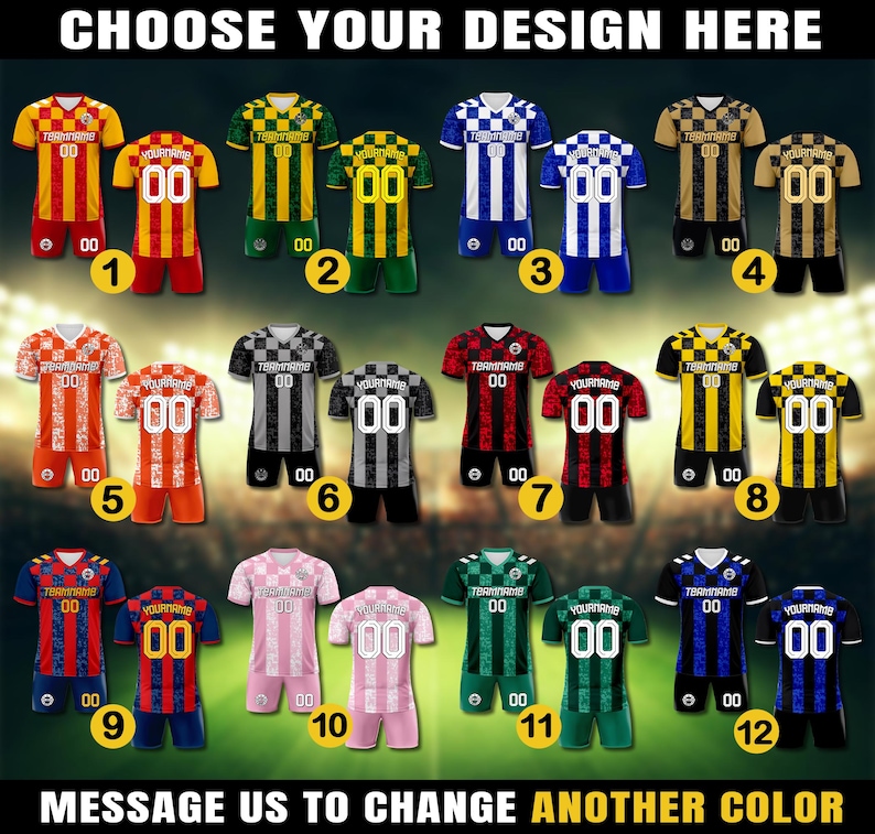 Pode incluir: Uma sele&ccedil;&atilde;o de camisas de futebol em v&aacute;rias cores, incluindo vermelho, amarelo, azul e verde. Cada camisa tem um n&uacute;mero e a op&ccedil;&atilde;o de personalizar o nome da equipe. O texto "CHOOSE YOUR DESIGN HERE" est&aacute; no topo.
