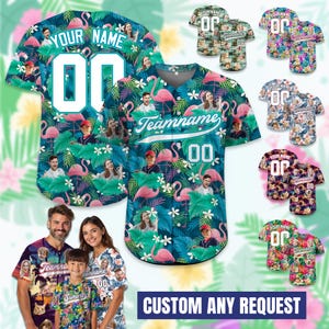 Camiseta de béisbol hawaiana personalizada con cara, nombre del equipo, número y flores hawaianas personalizadas para hombres, mujeres y jóvenes, camisa con botones para preescolar.