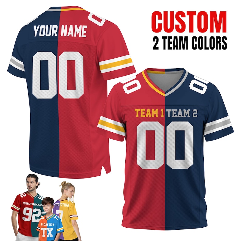 Puede incluir: Dos camisetas de f&uacute;tbol personalizadas, una roja y azul marino, la otra roja y azul marino. Las camisetas tienen el texto "YOUR NAME" y "00" en la parte delantera. Tambi&eacute;n es visible el texto "CUSTOM 2 TEAM COLORS".
