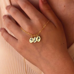 Tiny Oval Birthflower Necklace, Dainty Birth Flower Necklace, Floral Necklace, Birthflower Jewellery, Mothers Necklace, Gift for Mom