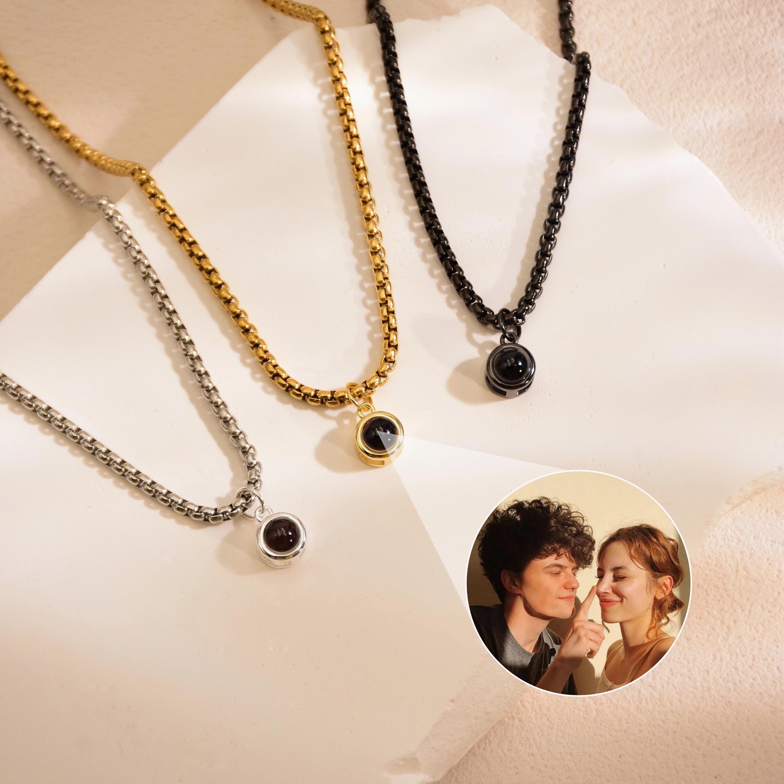 Projection Necklace Gold