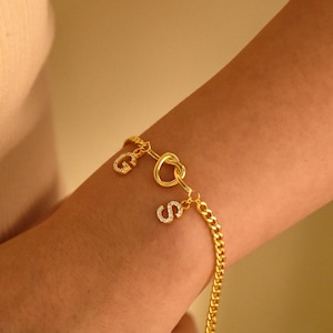 Pulsera de nudo de amistad personalizada, pulsera con inicial personalizada, pulsera con letras, pulsera con símbolo de amor y unidad, regalo para el día de la madre para mamá